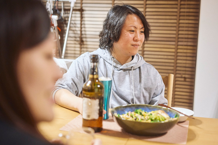 晩酌をするやまとさん